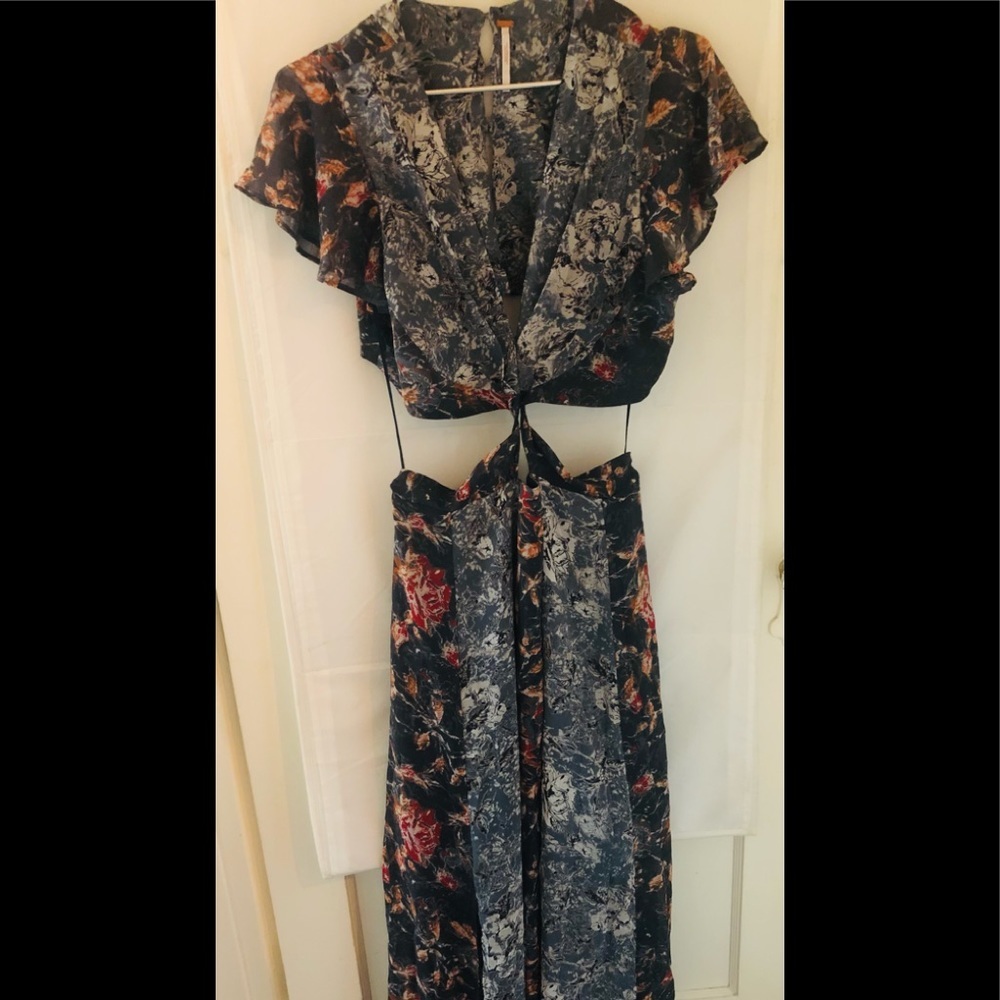 *Free People* NWOT- Bohemian cut out maxi dress- size Large